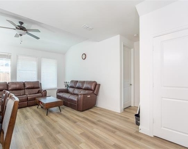 2340 Willow Garden Drive - Photo Thumbnail 5