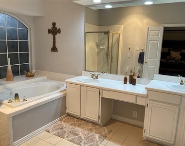2102 Hunter Place Lane - Photo Thumbnail 10