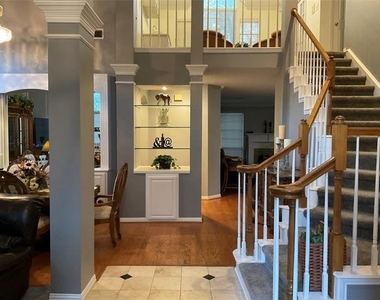 2102 Hunter Place Lane - Photo Thumbnail 2