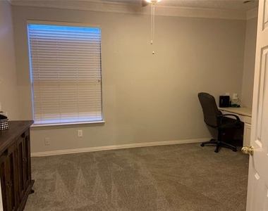 2102 Hunter Place Lane - Photo Thumbnail 21