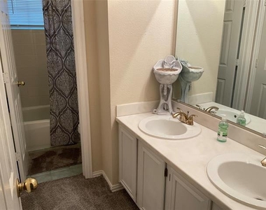2102 Hunter Place Lane - Photo Thumbnail 26