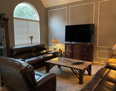 2102 Hunter Place Lane - Photo Thumbnail 4