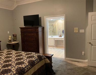 2102 Hunter Place Lane - Photo Thumbnail 8