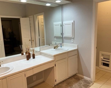 2102 Hunter Place Lane - Photo Thumbnail 11