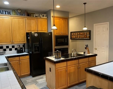 2102 Hunter Place Lane - Photo Thumbnail 19