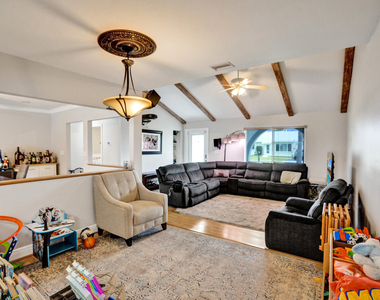 10501 Nw 20th Court - Photo Thumbnail 7