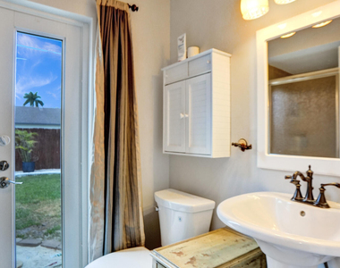 10501 Nw 20th Court - Photo Thumbnail 4