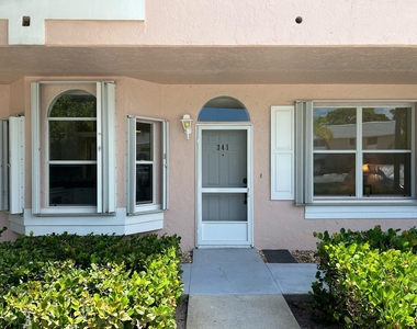 18081 Se Country Club Drive - Photo Thumbnail 2
