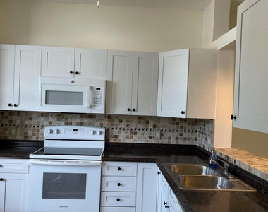 18081 Se Country Club Drive - Photo Thumbnail 3