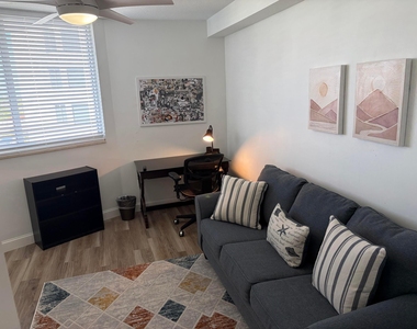 1551 N Flagler Drive - Photo Thumbnail 15