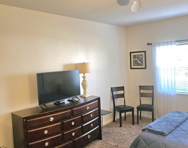 8421 Mulligan Circle - Photo Thumbnail 5