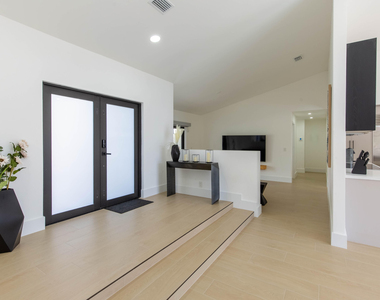 2281 Seaford Drive - Photo Thumbnail 11