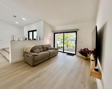 2281 Seaford Drive - Photo Thumbnail 7