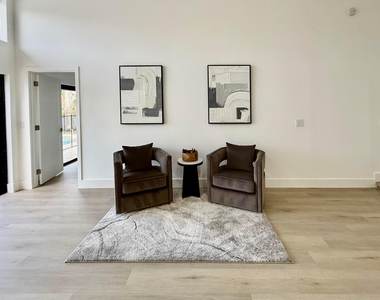 2281 Seaford Drive - Photo Thumbnail 2