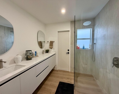 2281 Seaford Drive - Photo Thumbnail 11
