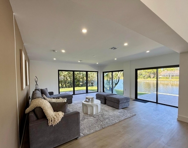 2281 Seaford Drive - Photo Thumbnail 5