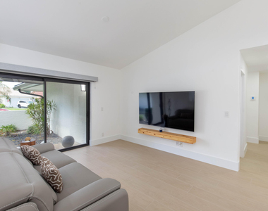 2281 Seaford Drive - Photo Thumbnail 12