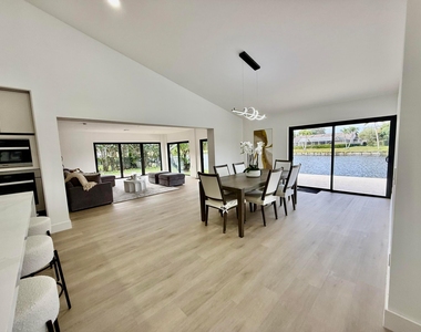 2281 Seaford Drive - Photo Thumbnail 3
