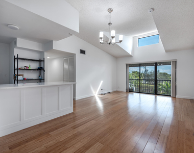 629 Sea Pine Way - Photo Thumbnail 4