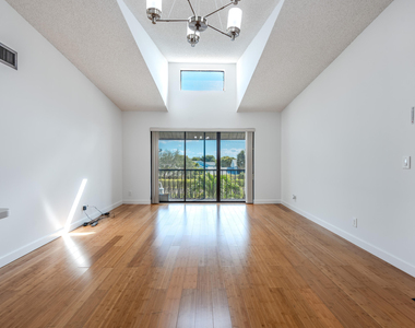629 Sea Pine Way - Photo Thumbnail 5