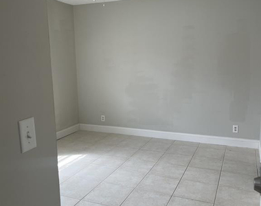 3662 N University Drive - Photo Thumbnail 6