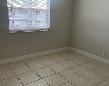 3662 N University Drive - Photo Thumbnail 5