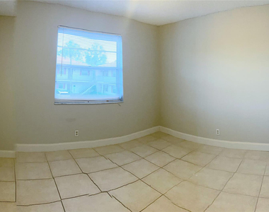 3662 N University Drive - Photo Thumbnail 9