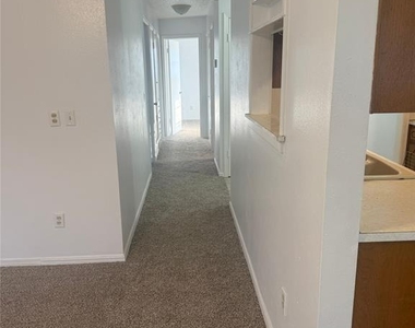 315 Willow Place - Photo Thumbnail 4