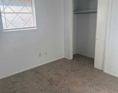 315 Willow Place - Photo Thumbnail 11