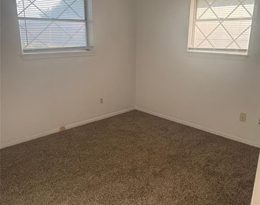 315 Willow Place - Photo Thumbnail 10