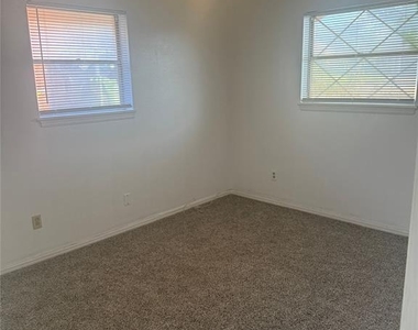 315 Willow Place - Photo Thumbnail 12