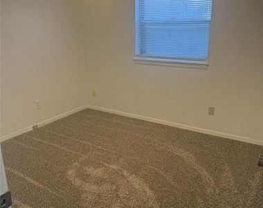 315 Willow Place - Photo Thumbnail 7