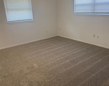 315 Willow Place - Photo Thumbnail 6