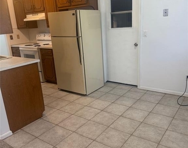 315 Willow Place - Photo Thumbnail 3