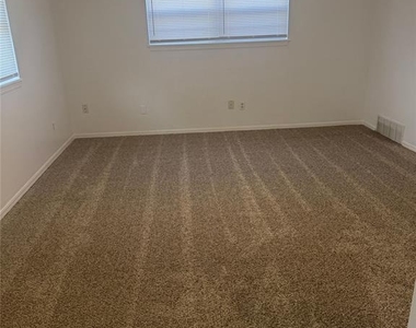 315 Willow Place - Photo Thumbnail 5