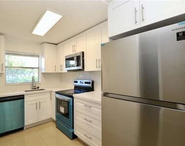 9915 Sandalfoot Boulevard - Photo Thumbnail 3