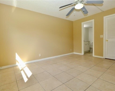 9915 Sandalfoot Boulevard - Photo Thumbnail 17