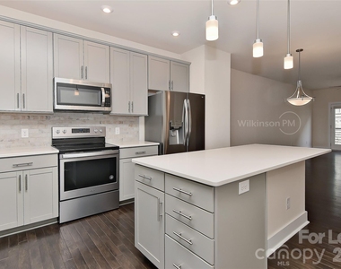 13047 Tinton Avenue - Photo Thumbnail 6