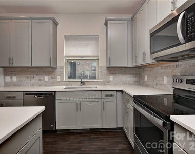 13047 Tinton Avenue - Photo Thumbnail 3