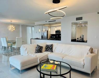 19707 Turnberry Way - Photo Thumbnail 10