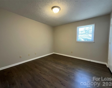 322 E Sumter Street - Photo Thumbnail 9