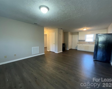 322 E Sumter Street - Photo Thumbnail 2