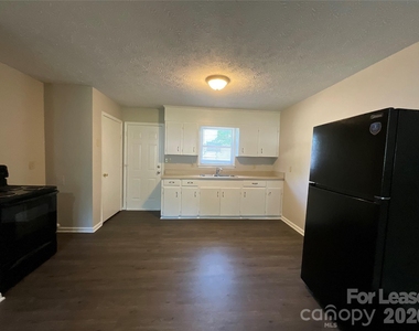 322 E Sumter Street - Photo Thumbnail 5