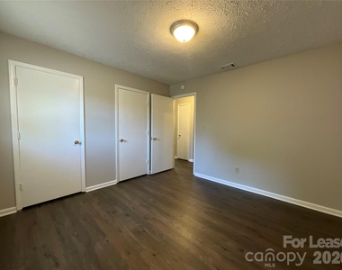 322 E Sumter Street - Photo Thumbnail 10