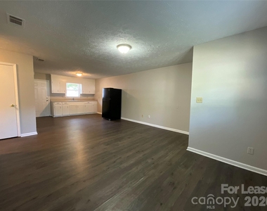 322 E Sumter Street - Photo Thumbnail 3