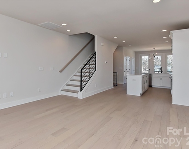2204 Northend Drive - Photo Thumbnail 10