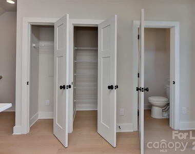 2204 Northend Drive - Photo Thumbnail 12