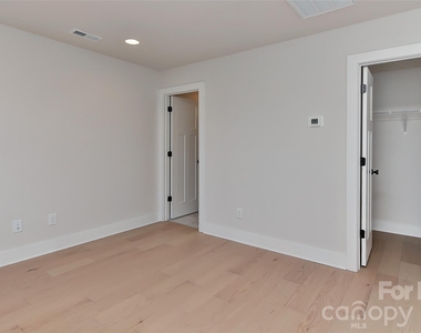 2204 Northend Drive - Photo Thumbnail 24
