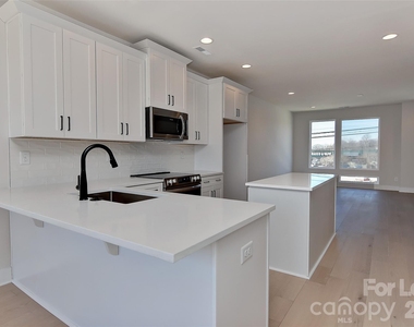 2204 Northend Drive - Photo Thumbnail 3