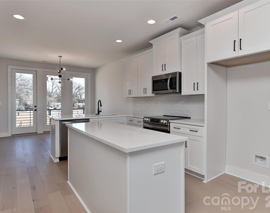 2204 Northend Drive - Photo Thumbnail 7